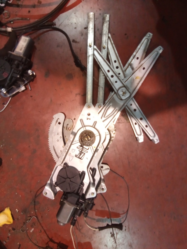 Elevalunas delantero derecho Renault Kangoo '00