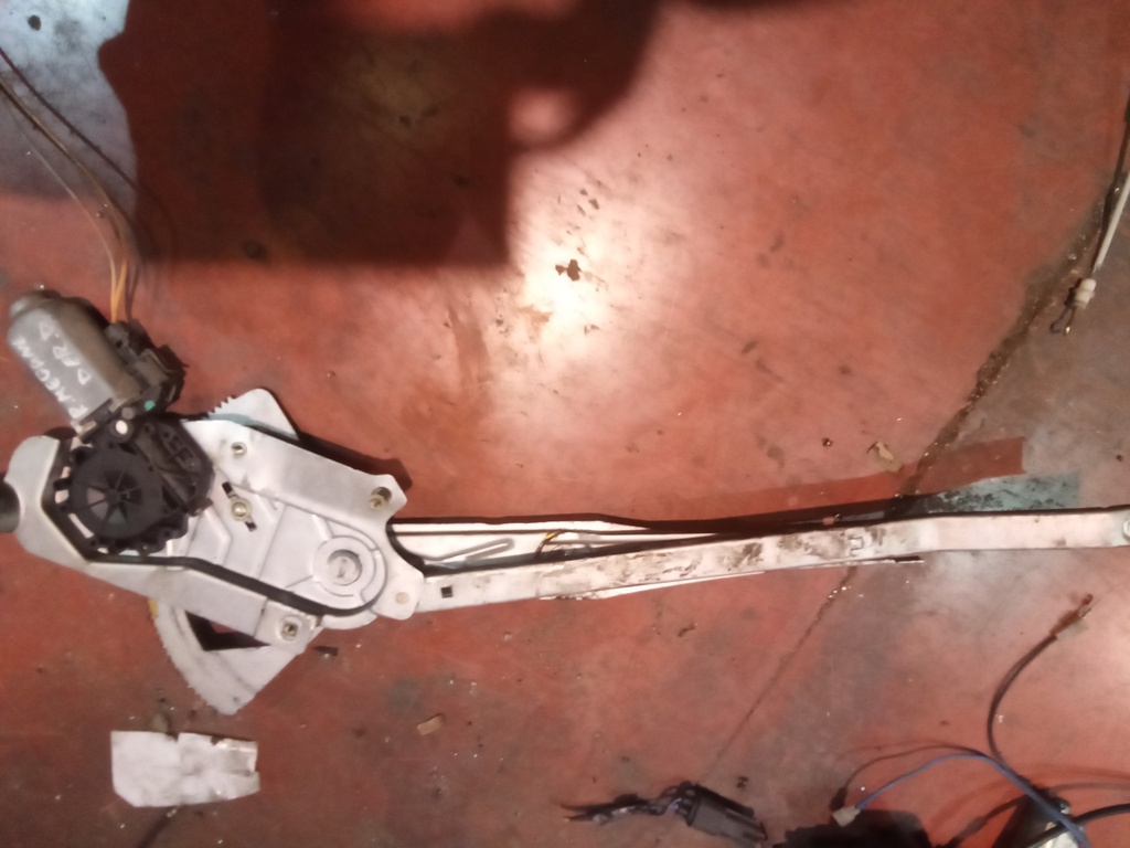 Elevalunas delantero derecho Renault megane I '99