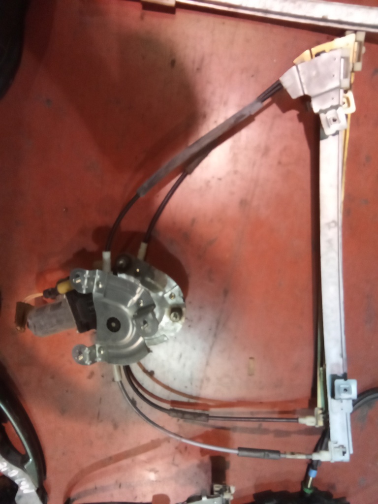 Elevalunas delantero derecho 5p Renault megane I '01