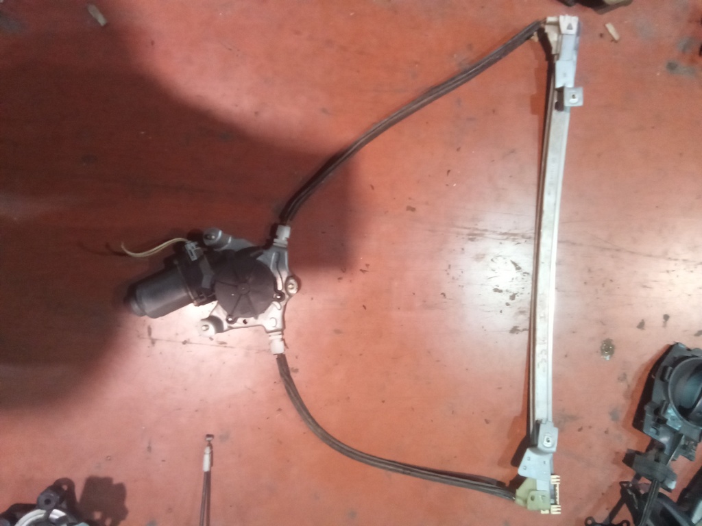 Elevalunas delantero izquierdo Renault Scenic '02