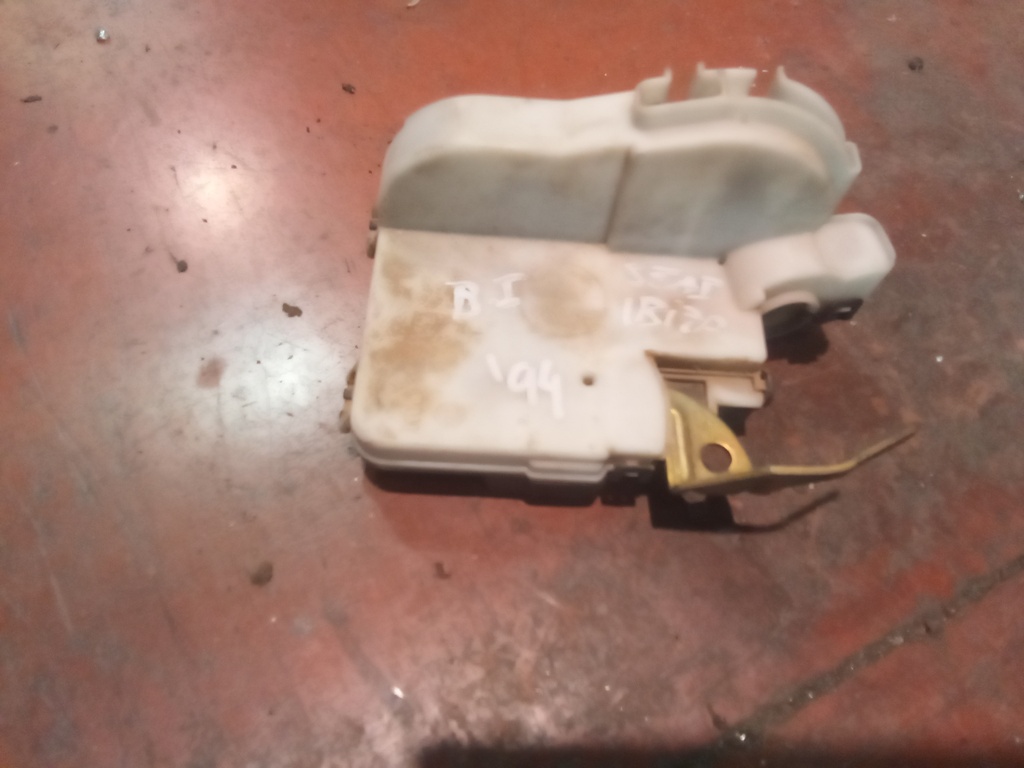 Cerradura delantera izquierda seat Ibiza '94