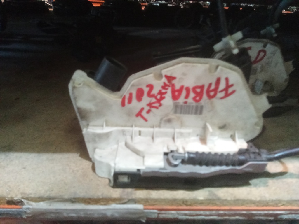 Cerradura trasera derecha skoda Fabia '11