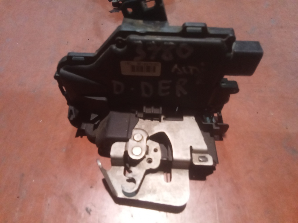 Cerradura delantera derecha audi a4 '01