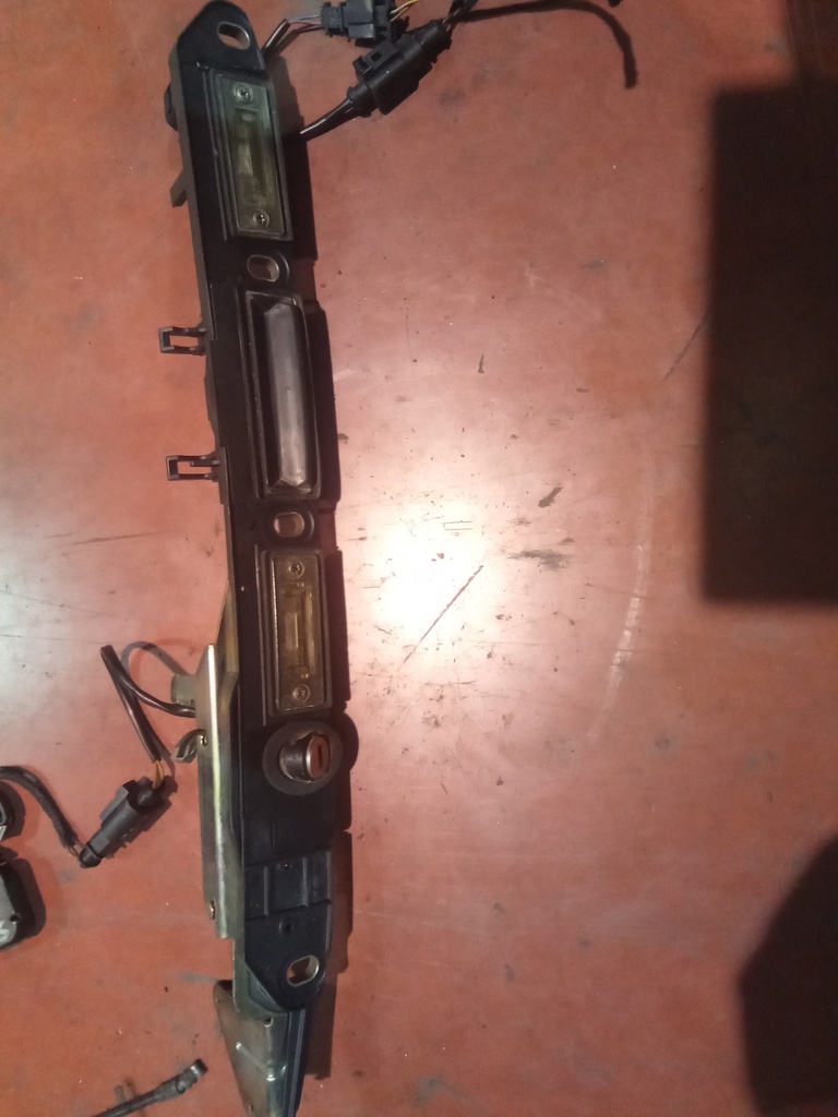 Pulsador de maletero Wolkswagen Passat '04