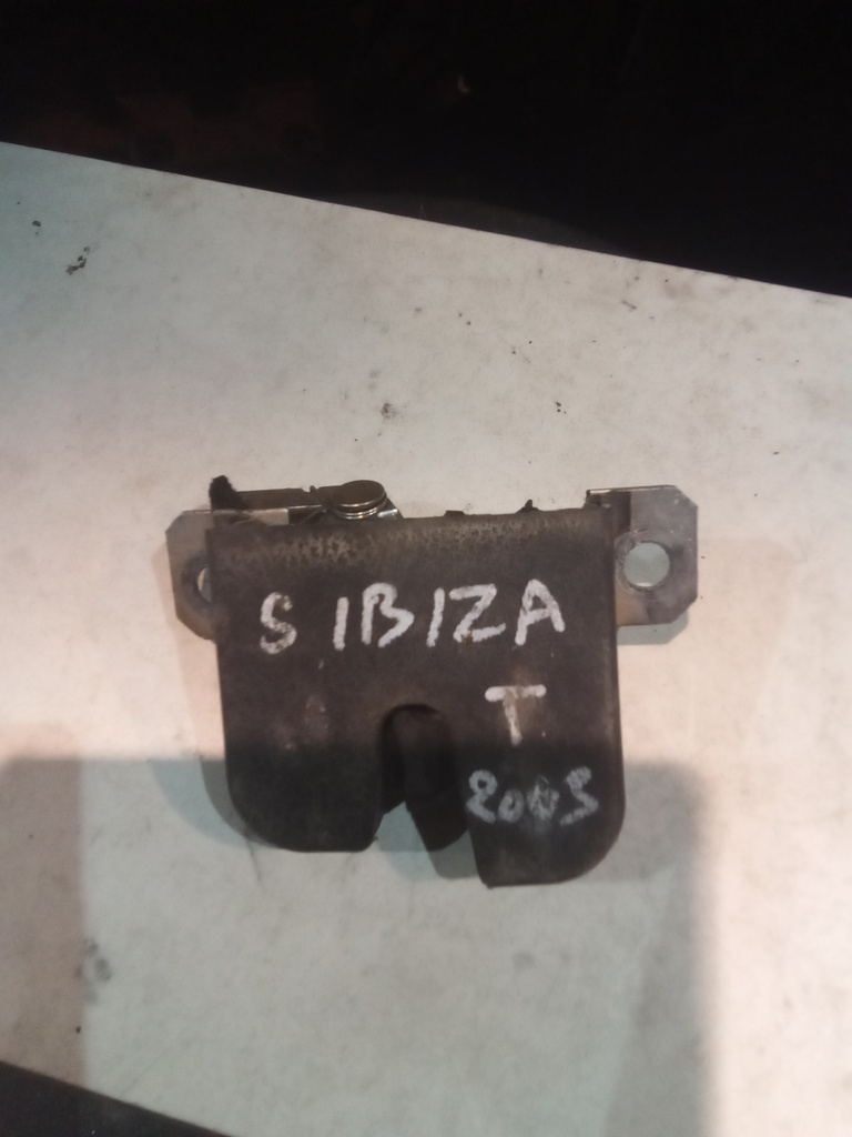 Cerradura maletero seat Ibiza '03