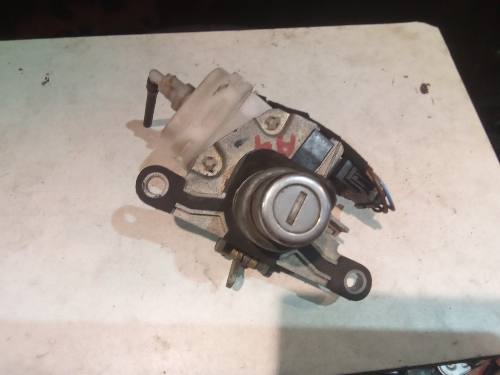 Cerradura maletero audi a4 '95