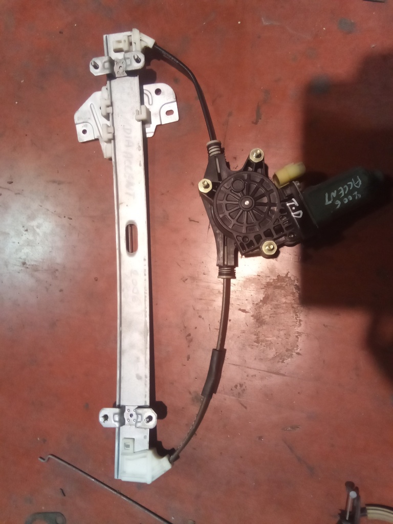 Elevalunas trasero derecho Hyundai accent '06