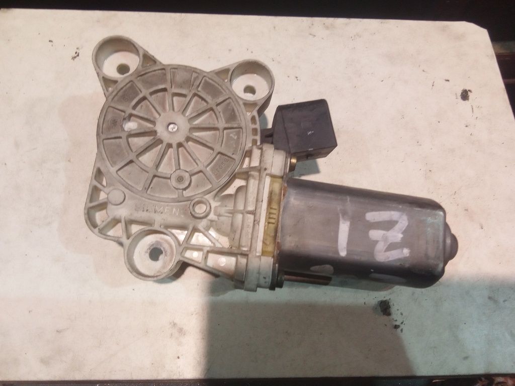 Motor elevalunas delantero izquierdo Mercedes clase c w203 '03