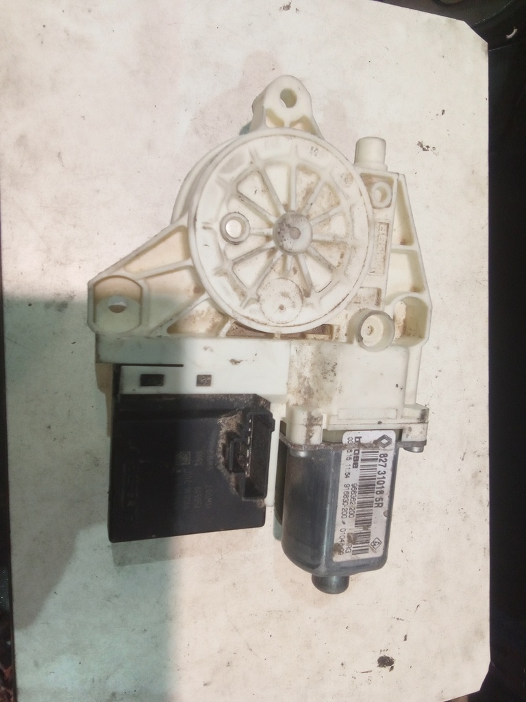 Motor elevalunas trasero izquierdo Renault megane III '10