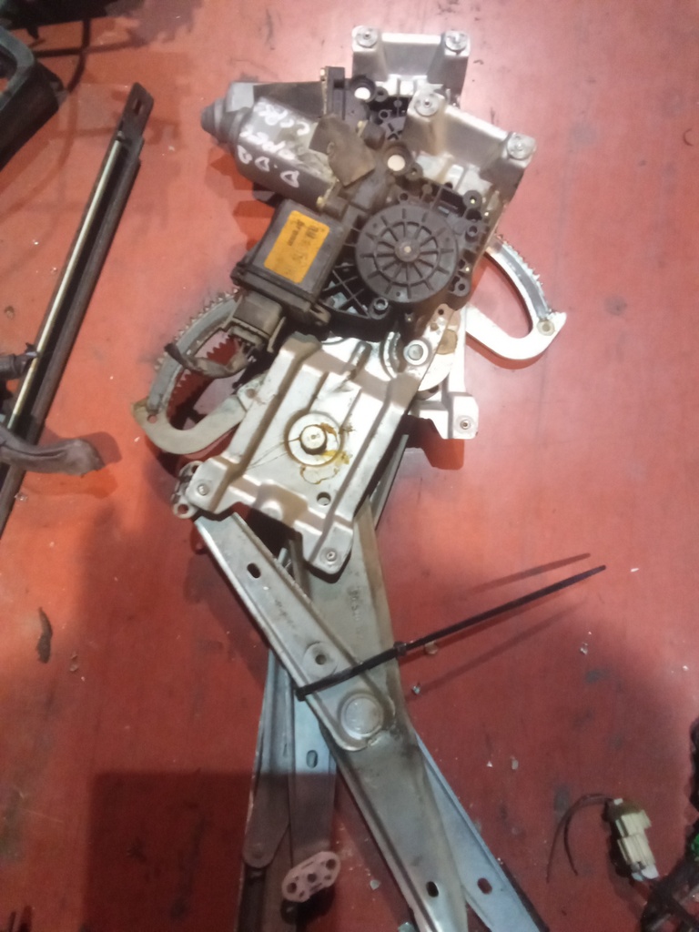 Elevalunas delantero derecho 5p Opel corsa b '94