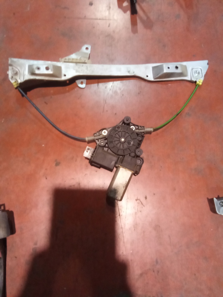 Elevalunas delantero izquierdo Opel corsa d '07