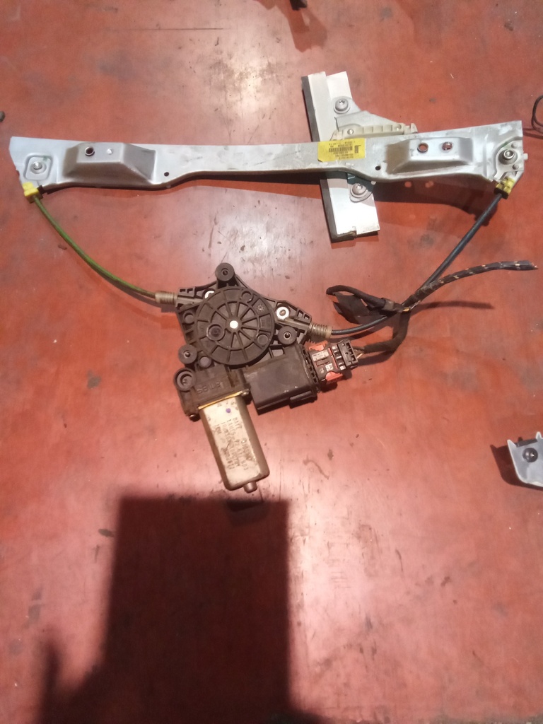 Elevalunas delantero derecho Opel corsa '07