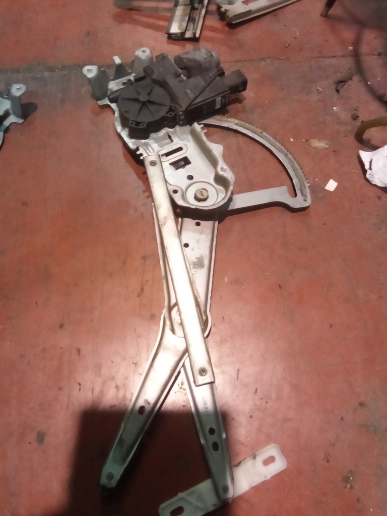 Elevalunas delantero izquierdo Opel combo c '05