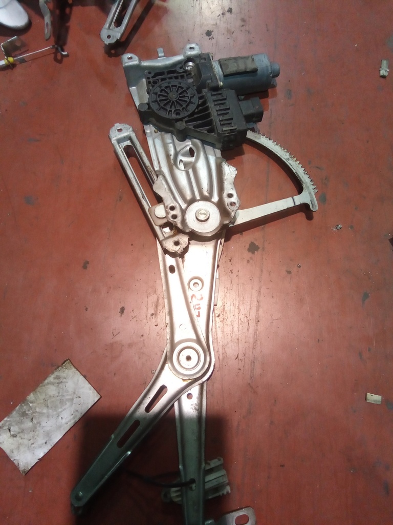 Elevalunas delantero izquierdo Opel astra g '02