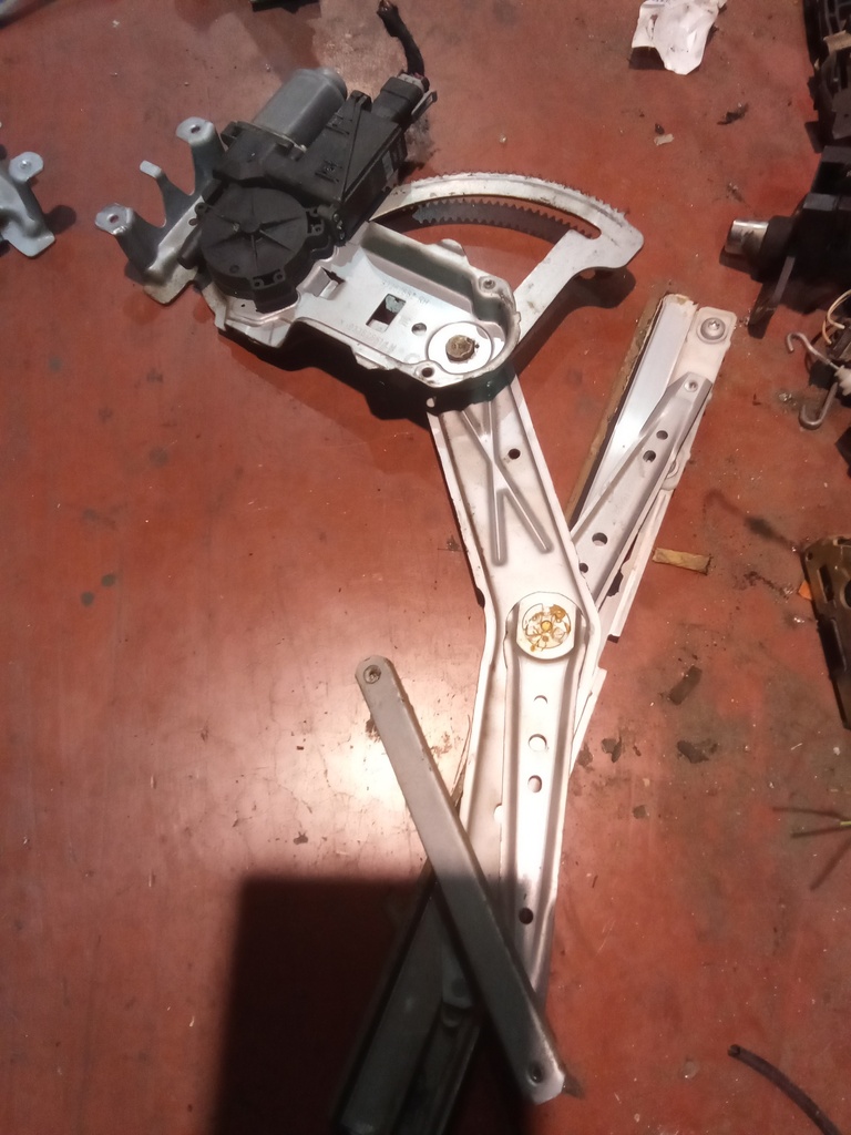 Elevalunas delantero izquierdo Opel Meriva '03