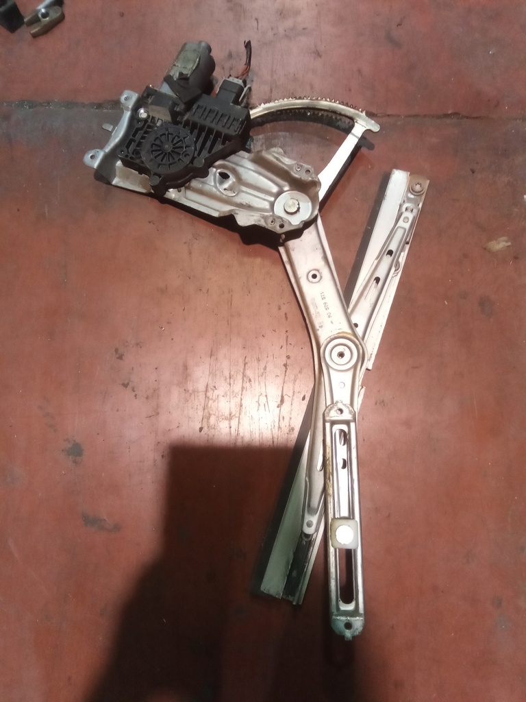 Elevalunas delantero izquierdo Opel Zafira a '00