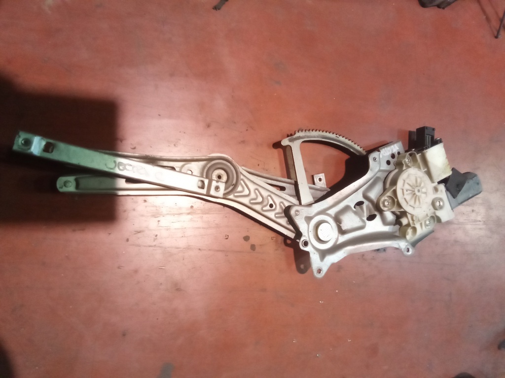 Elevalunas delantero derecho Opel Vectra c '05