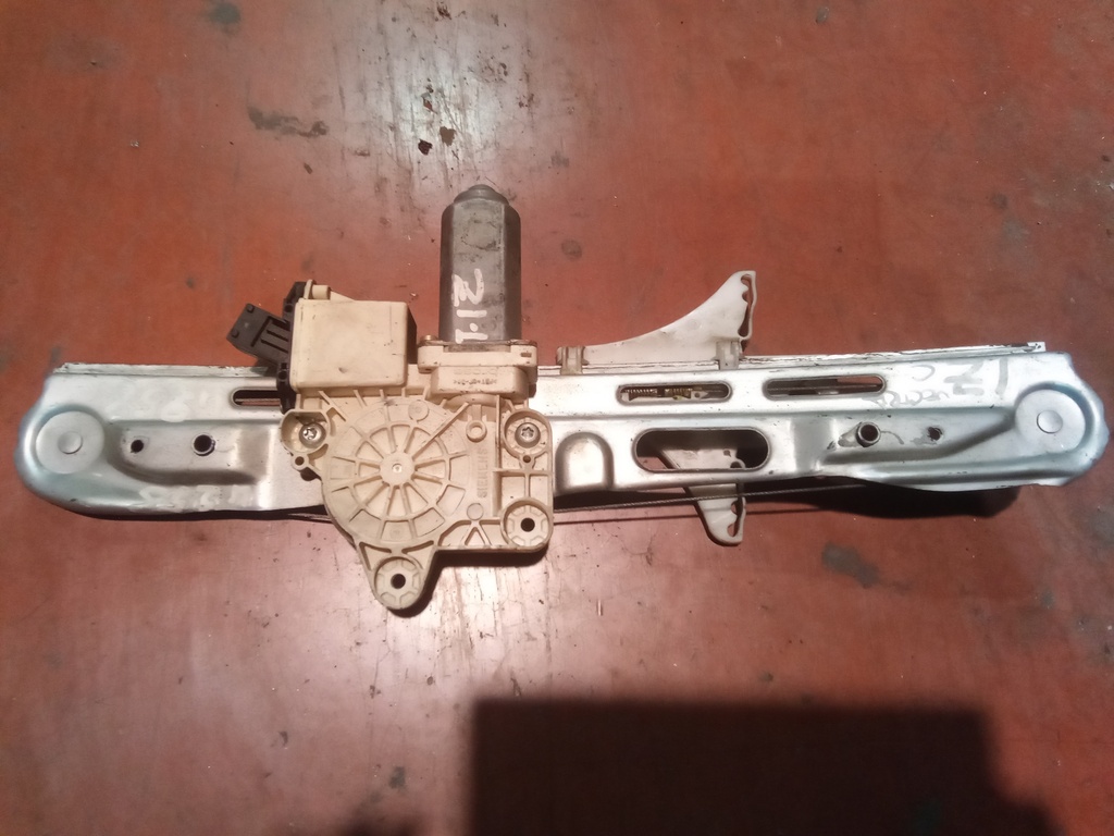 Elevalunas trasero izquierdo Opel Vectra c '05