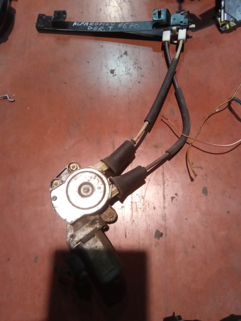 Elevalunas trasero derecho alfa Romeo 147 '03