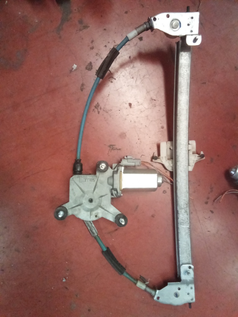 Elevalunas trasero derecho Peugeot 406 '01