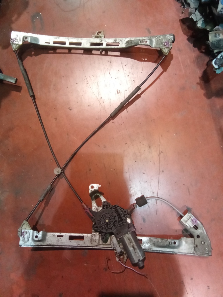 Elevalunas delantero derecho 3p Peugeot 206 '02