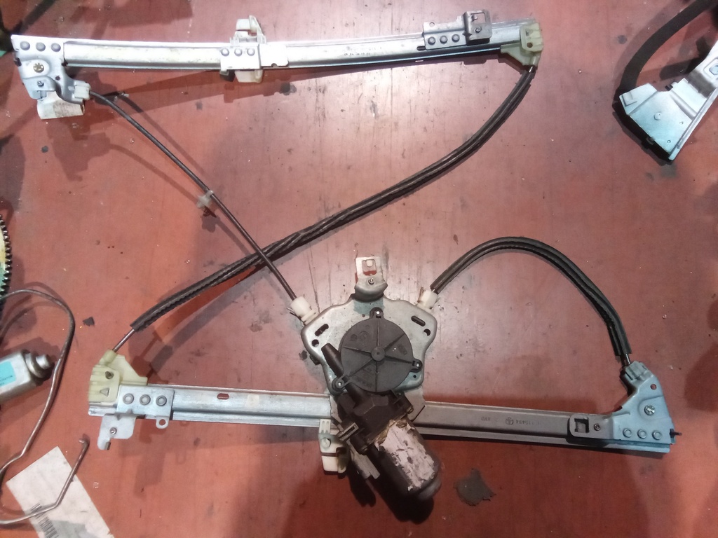 Elevalunas delantero derecho citroen Xsara '03