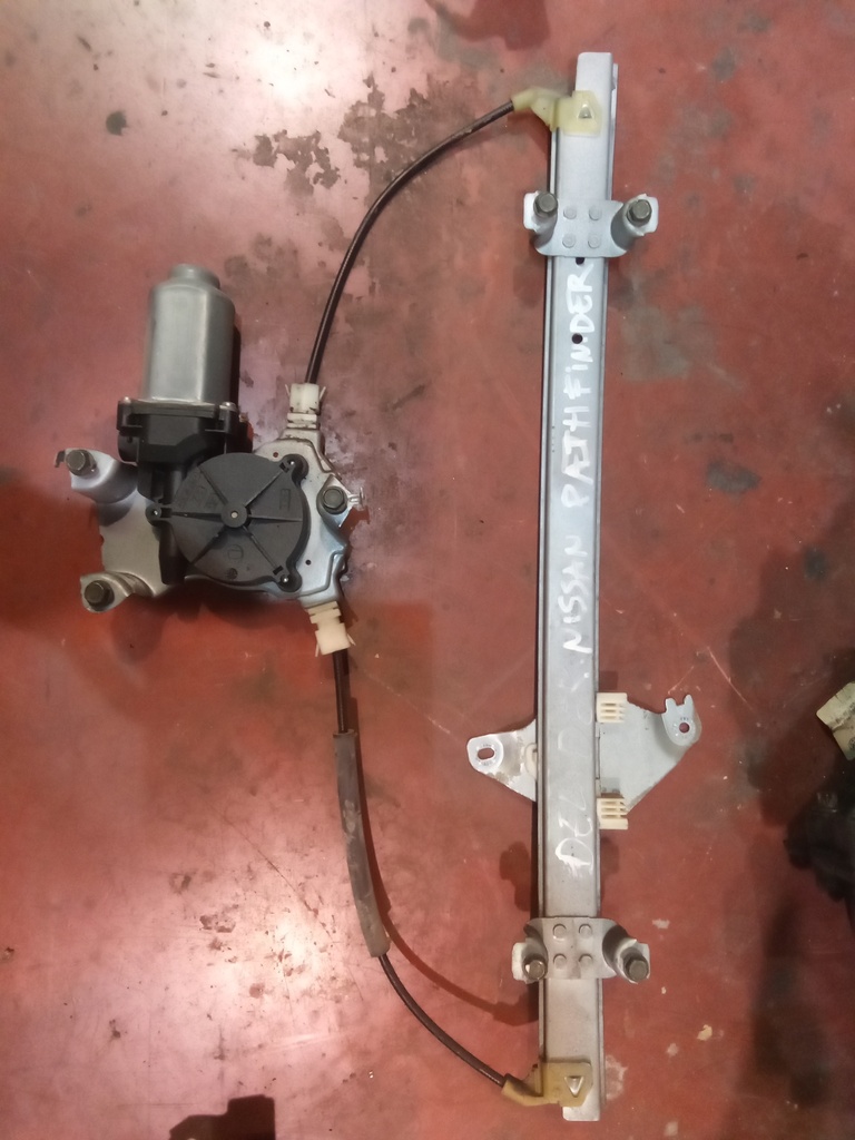 Elevalunas delantero derecho Nissan pathfinder '07