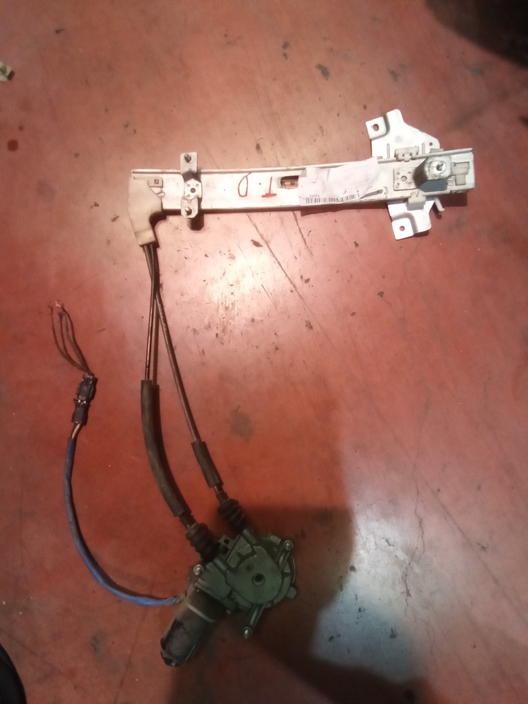 Elevalunas trasero derecho Kia sephia '01