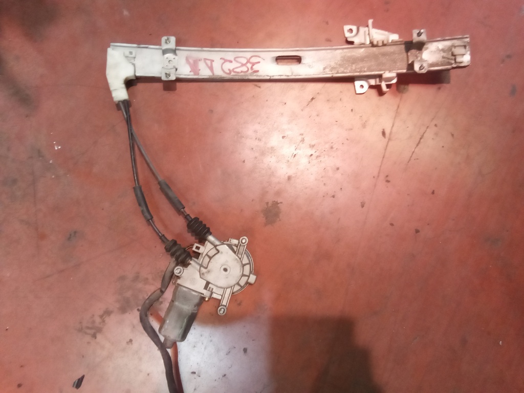 Elevalunas delantero derecho Kia sephia '01