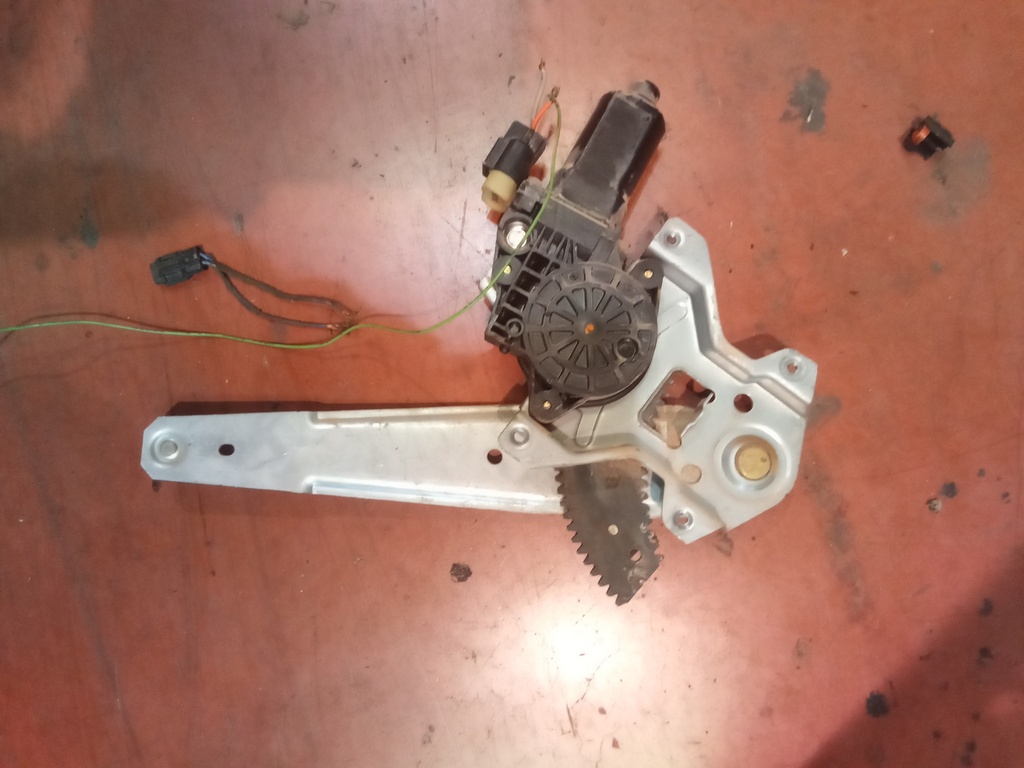 Elevalunas trasero izquierdo Hyundai getz '04