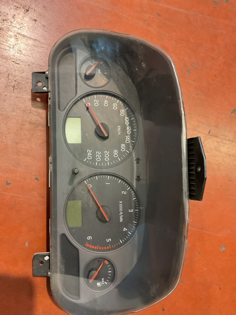 Cuadro instrumentos volvo v40 año 2003