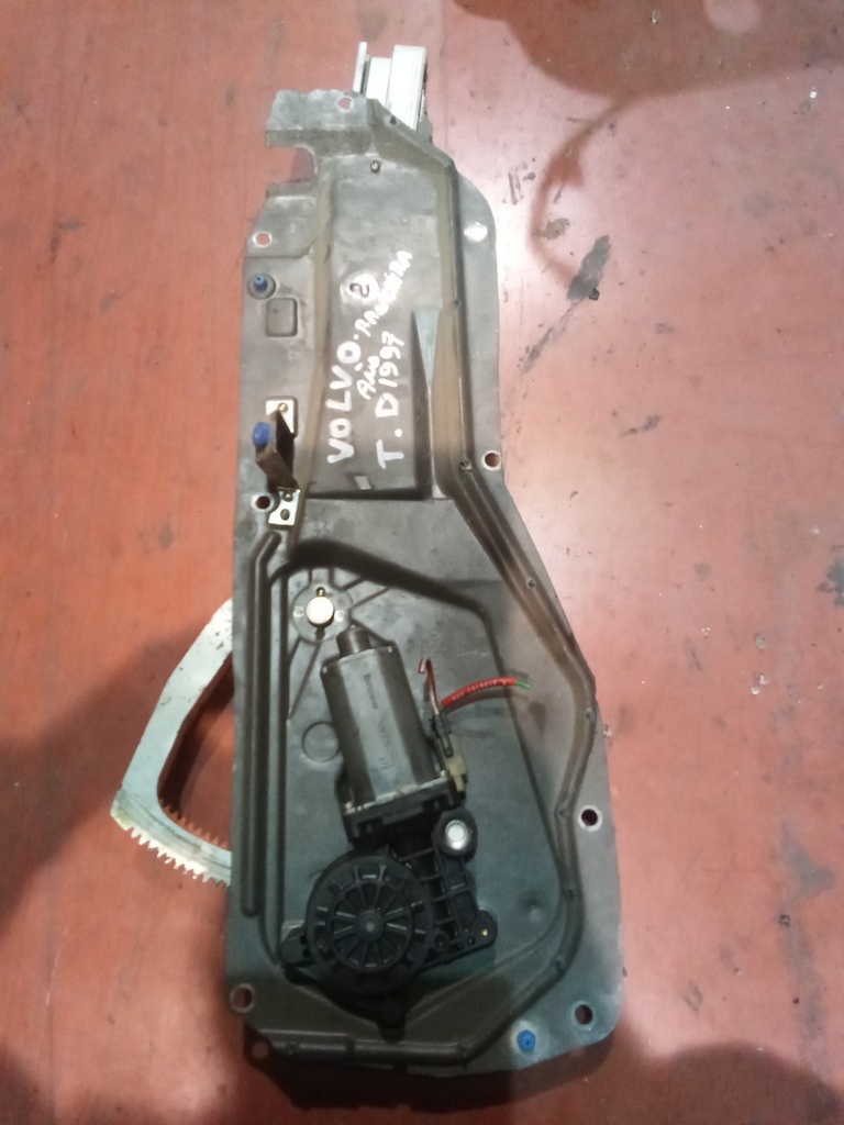 Elevalunas trasero derecho Volvo v70 '97