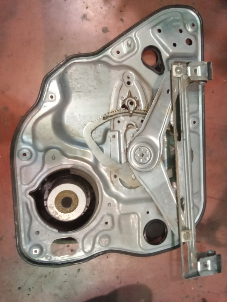 Elevalunas trasero derecho Volvo s40 '04