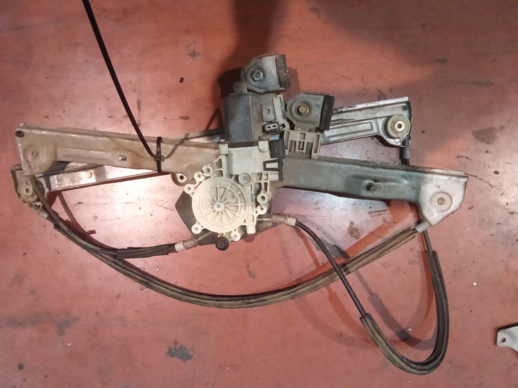 Elevalunas delantero derecho Mitsubishi colt '05