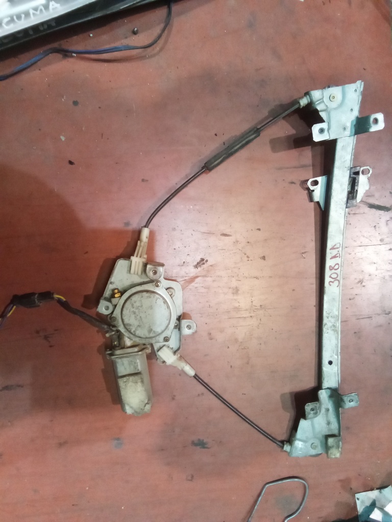 Elevalunas delantero derecho Daewoo nexia '97