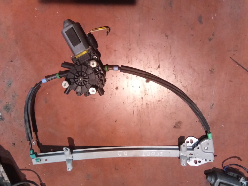 Elevalunas delantero derecho Ford scort '98