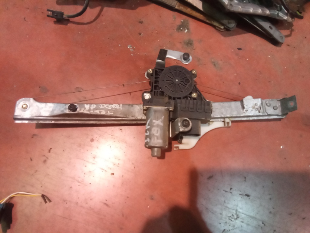 Elevalunas trasero izquierdo Ford Mondeo '03