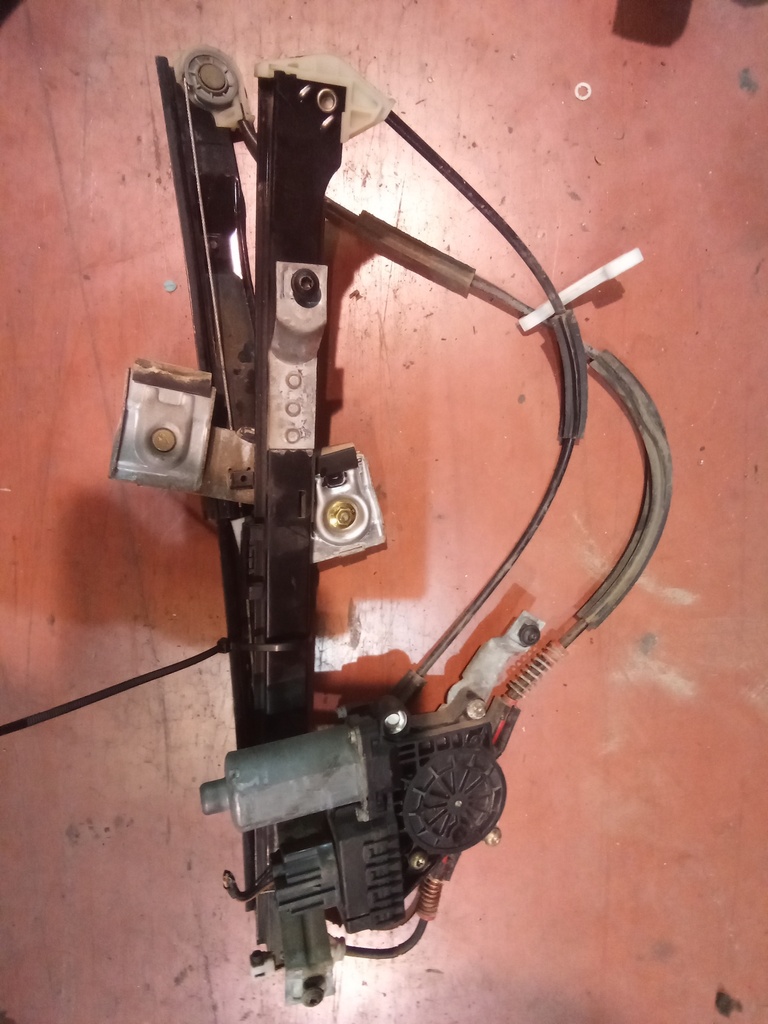 Elevalunas delantero derecho Ford Mondeo '03