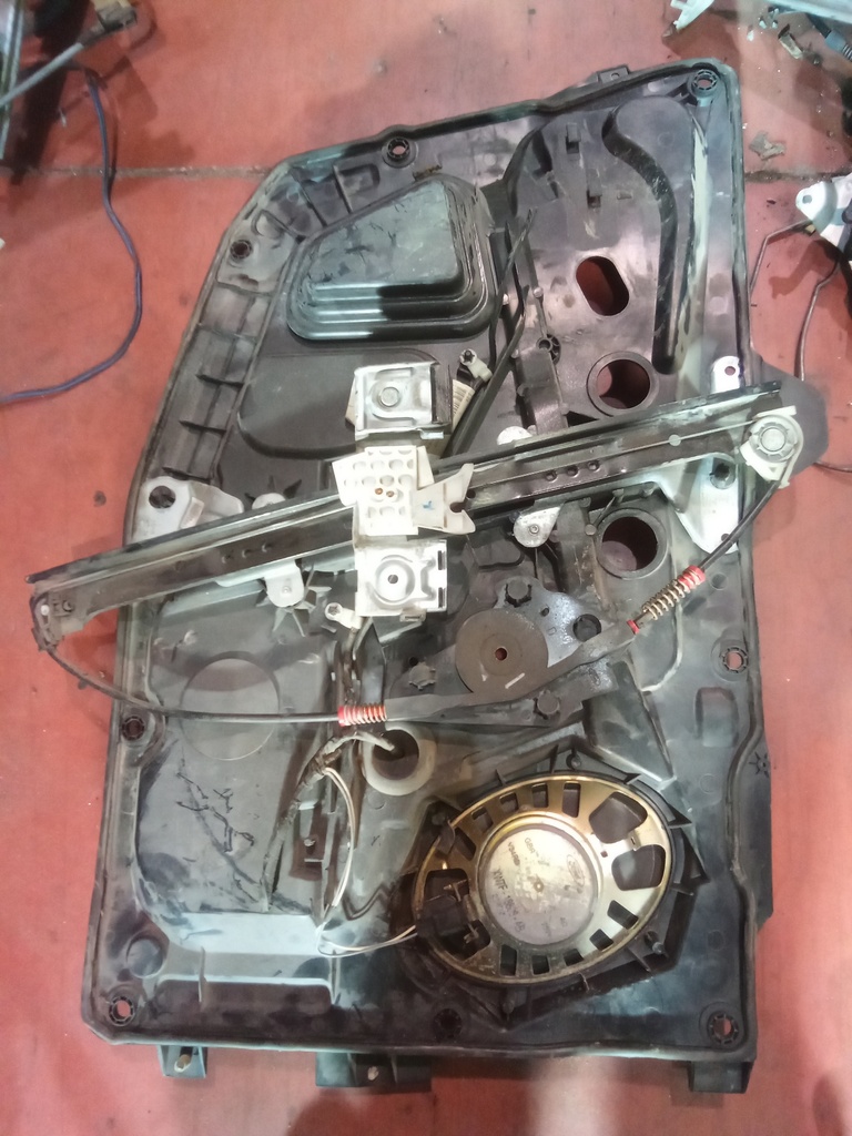 Elevalunas delantero derecho Ford fiesta '05