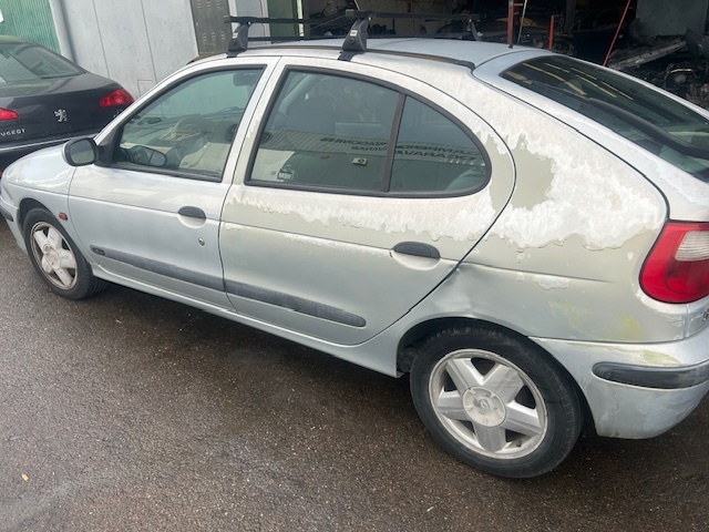0404 RENAULT MEGANE 1.6 GASOLINA 2001