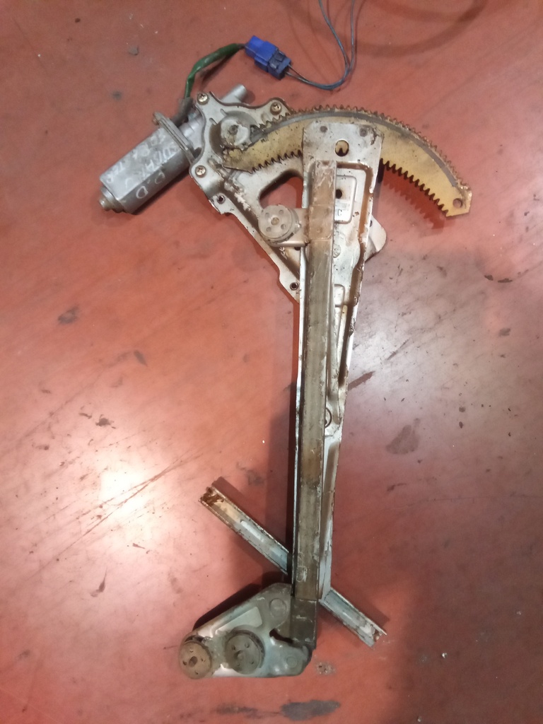 Elevalunas delantero derecho Subaru forester '00