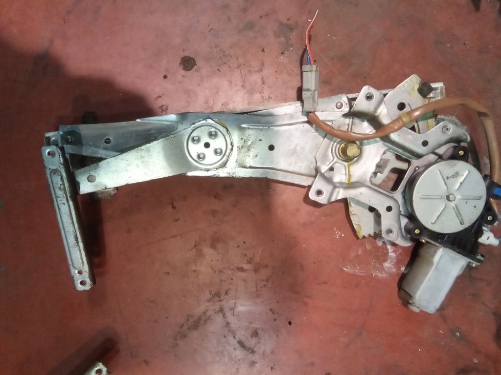 Elevalunas trasero derecho honda hr-v '04