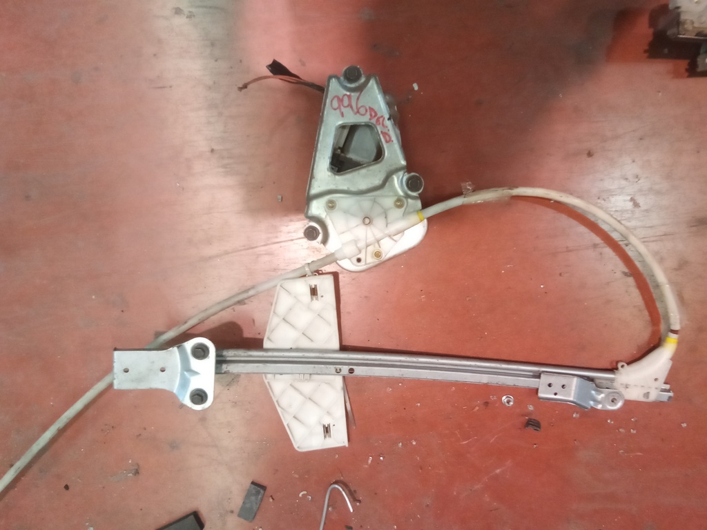 Elevalunas delantero derecho Jeep cherokee '06