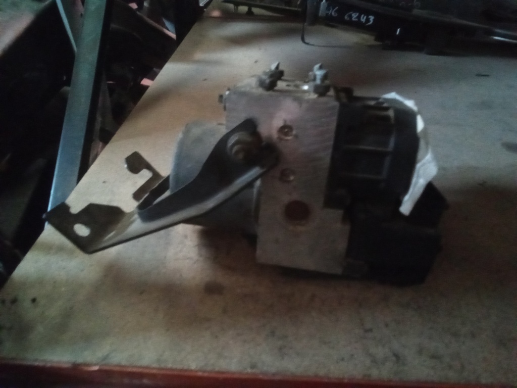 Módulo ABS Mitsubishi carisma '01