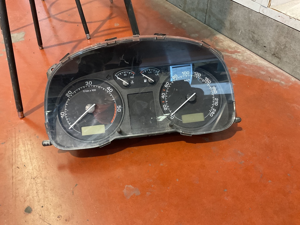 Cuadro instrumentos skoda octavia 02