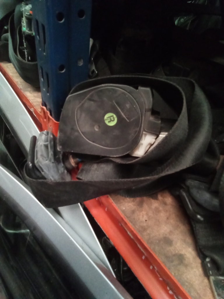 Cinturon delantero izquierdo ford scort '97