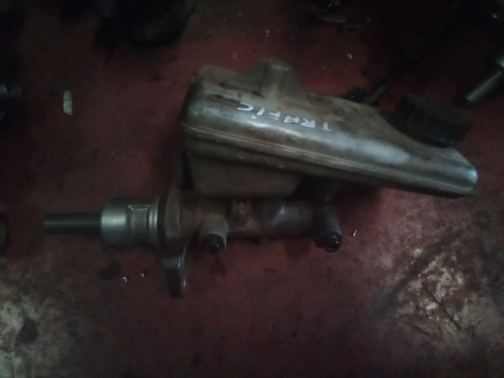 Bomba de freno Renault trafic 1.9 dci '05