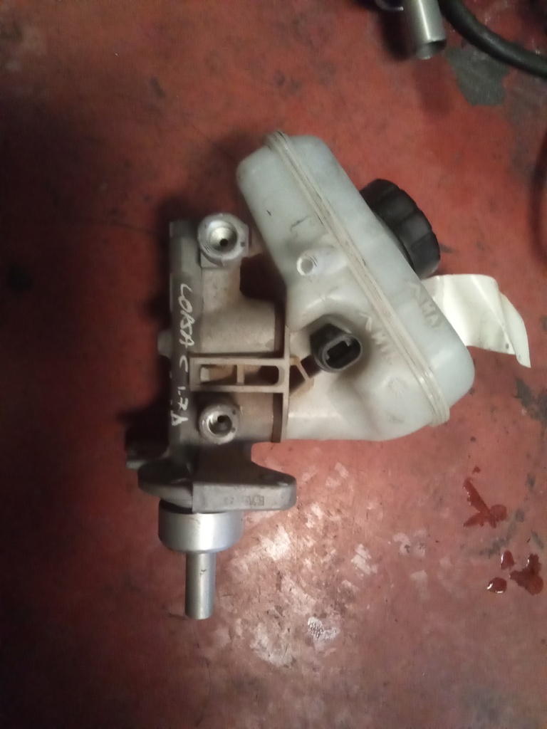 Bomba de freno Opel corsa c  1.7 cdti '02
