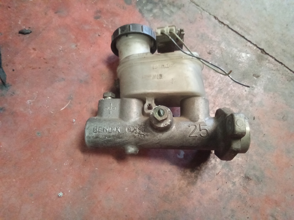 Bomba de freno Nissan primera 2.0 td '00