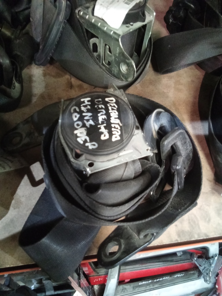 Cinturon delantero derecho mini cooper '06